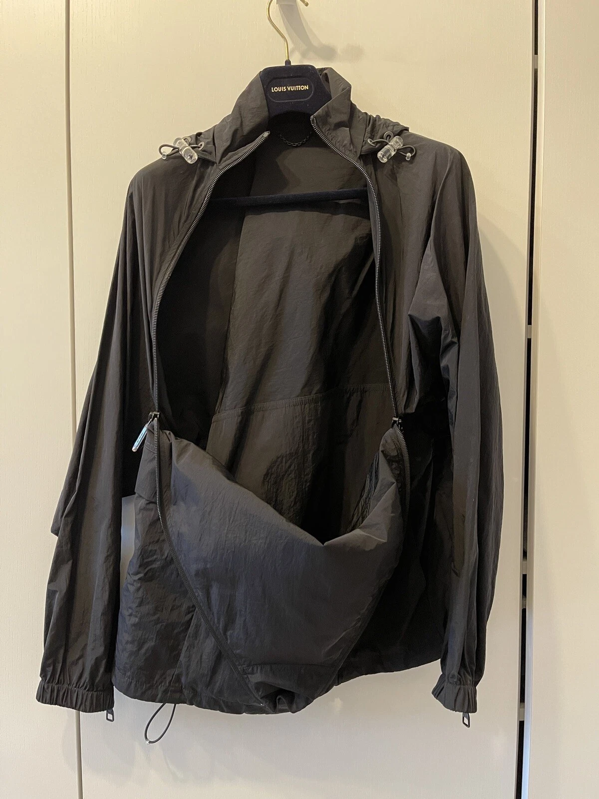 LOUIS VUITTON（LV） Frangivento con cappuccio nero Louis Vuitton da uomo 2054 capsule collection XS