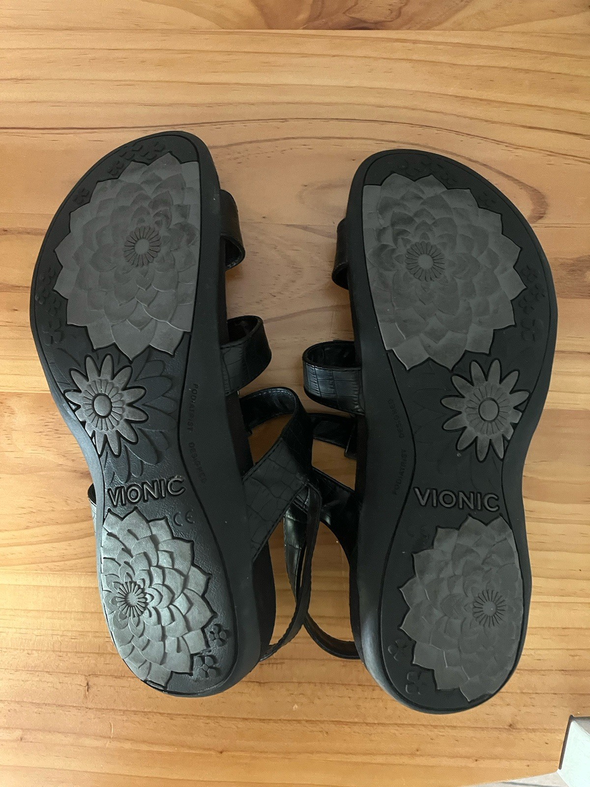 Vionic Amber Sandals Black Easy Close Size 8 - image 5