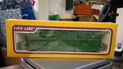 Vintage Life-Like Green HO Scale Train Stock Car ATSF 80680