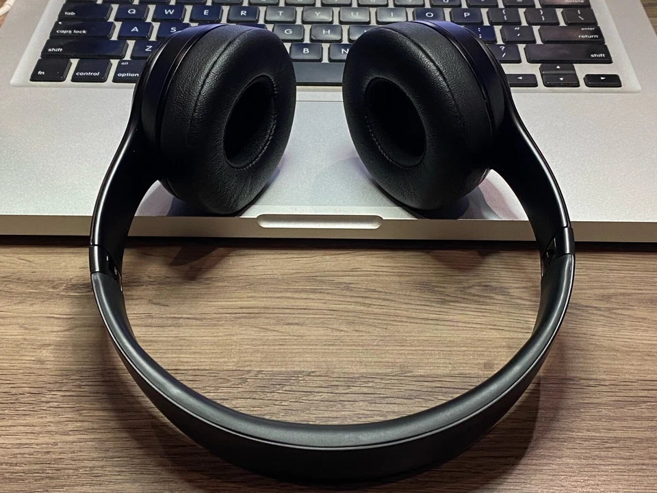 Auriculares inalámbricos Apple Beats by Dr Dre Beats Solo 3 - negros mate Foto 3 de 4