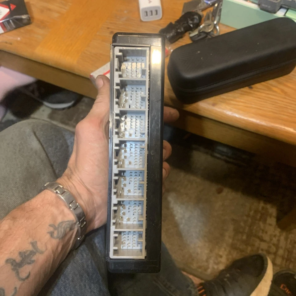 2009 CHEVROLET IMPALA OEM Body Control Module BCM 15921353 - Image 2 of 4