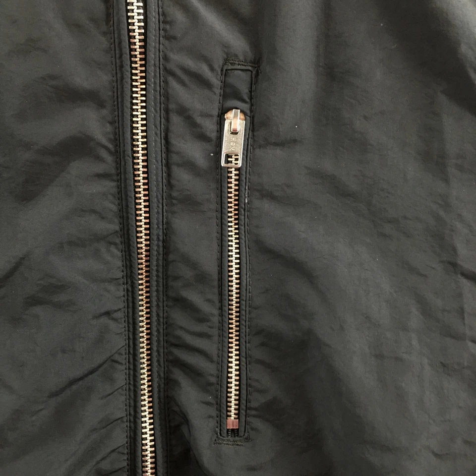 Chaqueta de bombardero H&M para hombre mediana negra con cremallera frontal mezcla de nailon cuello acanalado informal Foto 4 de 4