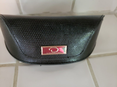 Oscar De La Renta Black Large Sunglass Case only | eBay display picture 3