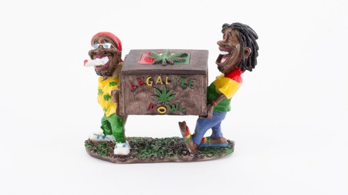 Dos hombres rasta jamaicanos legalizan ahora caja del tesoro con cubierta cenicero para cigarrillos - Imagen 2 de 11