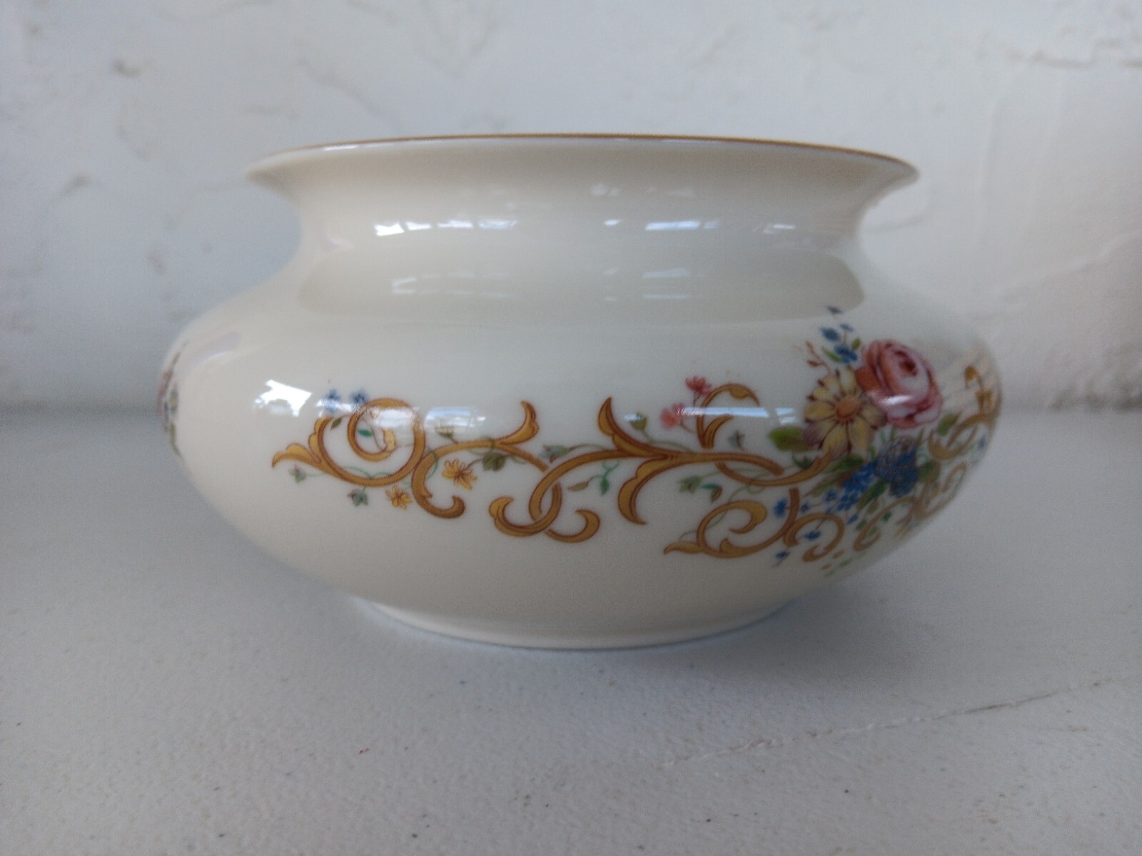Lenox China Queen's Garden Medium Serving Bowl, 24k Gold Trim, Floral