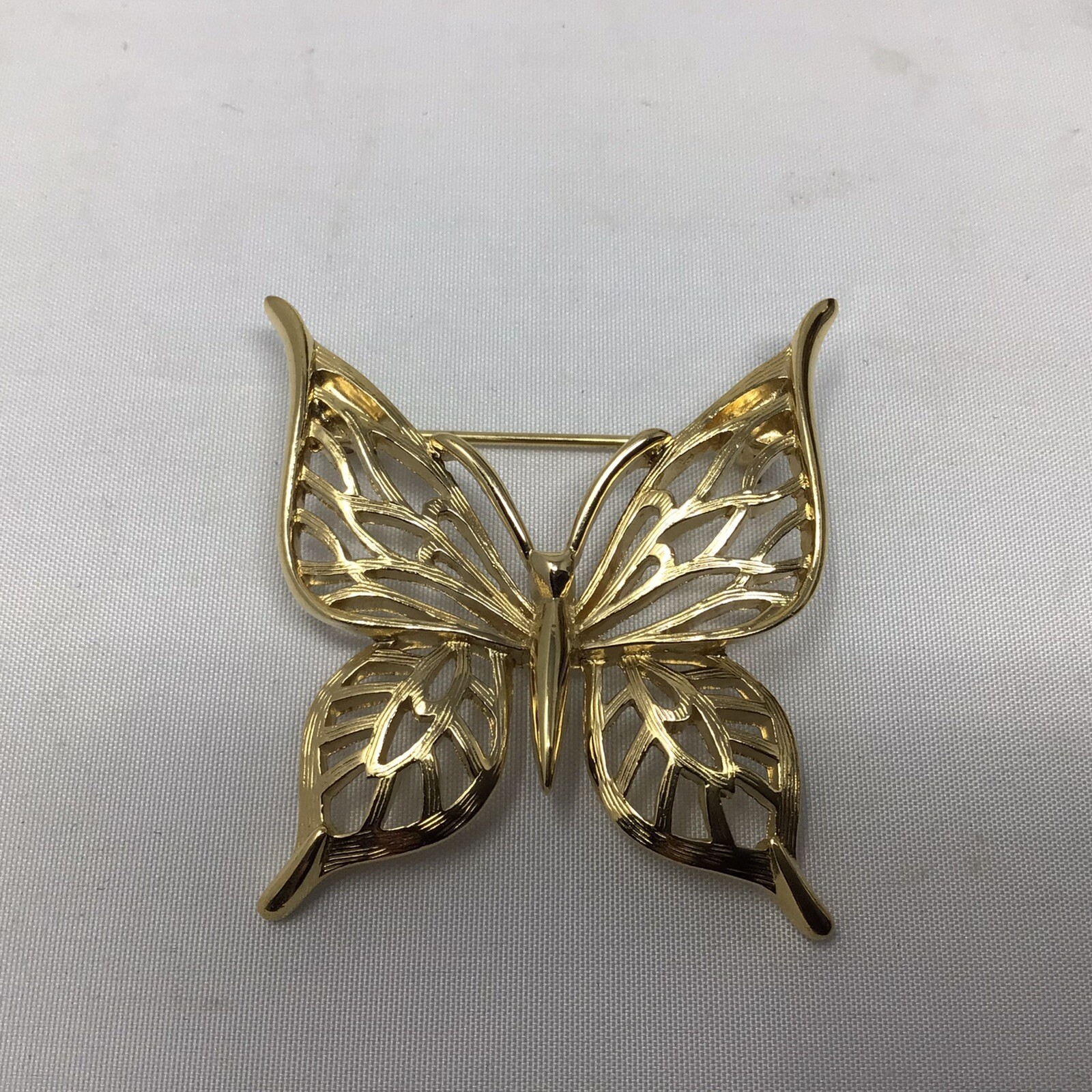 Trifari gold tone Butterfly Brooch/pin Gem
