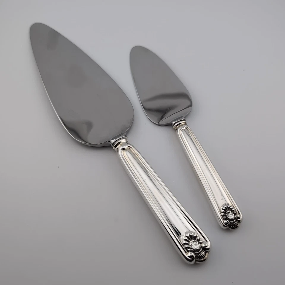 Towle Fiddle Shell Alden Sterling Silver Pie and Cheese Servers - Image 2 of 3