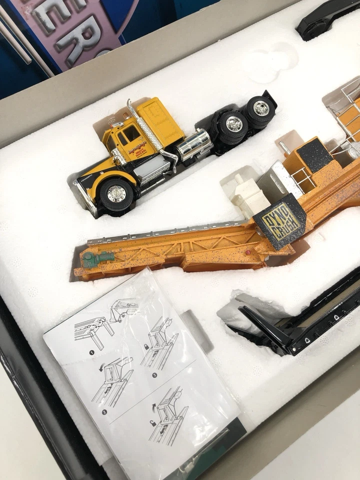 Kenworth W925 W/ King Trailer And Rock Crusher Load - CORGI - US55705 - 1:50 KM0 - Image 3 of 4