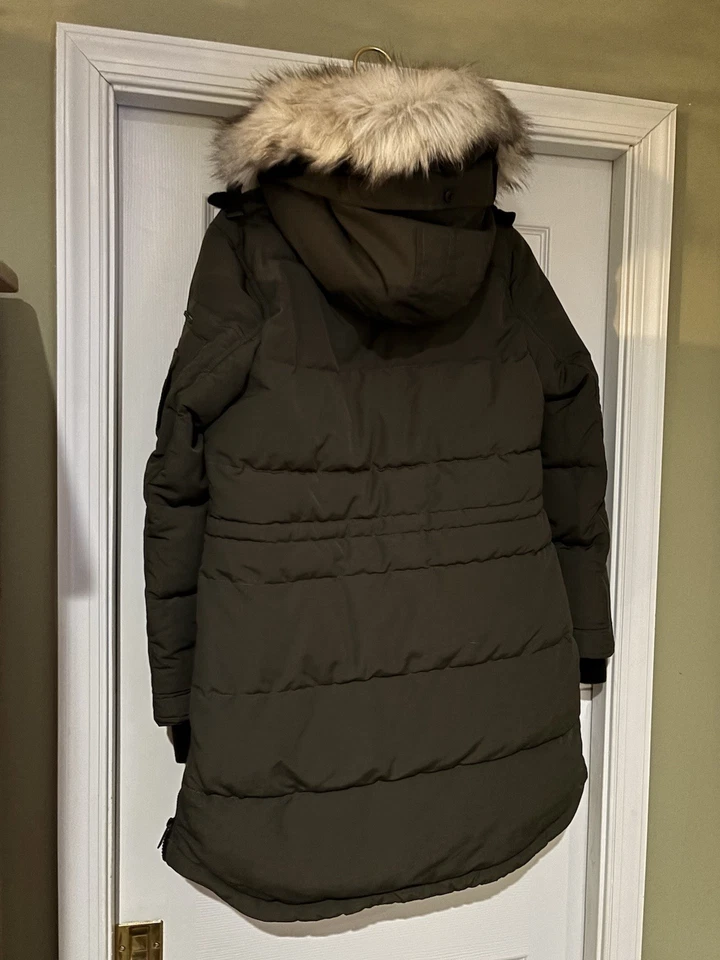 Abrigo parka con capucha ribete de piel para mujer BCBGeneration talla mediana nuevo con etiquetas Foto 2 de 3