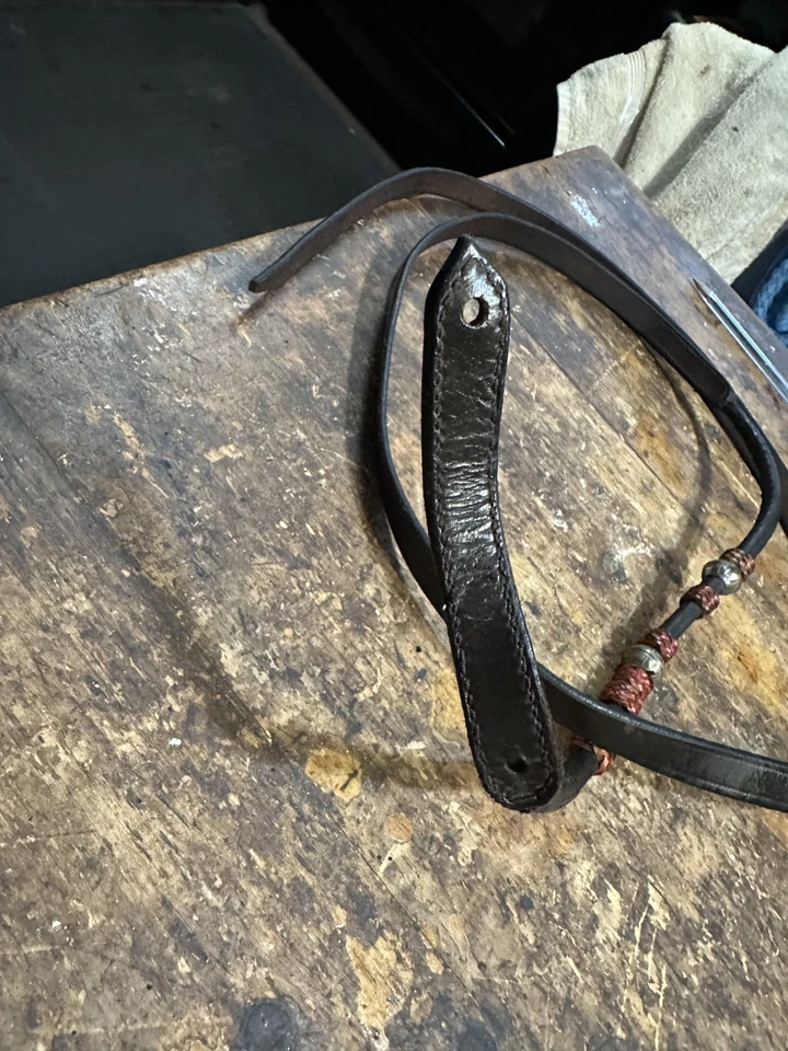 Riendas occidentales marrón con cuentas redondas de colores y bolas redondas de plata Foto 4 de 4