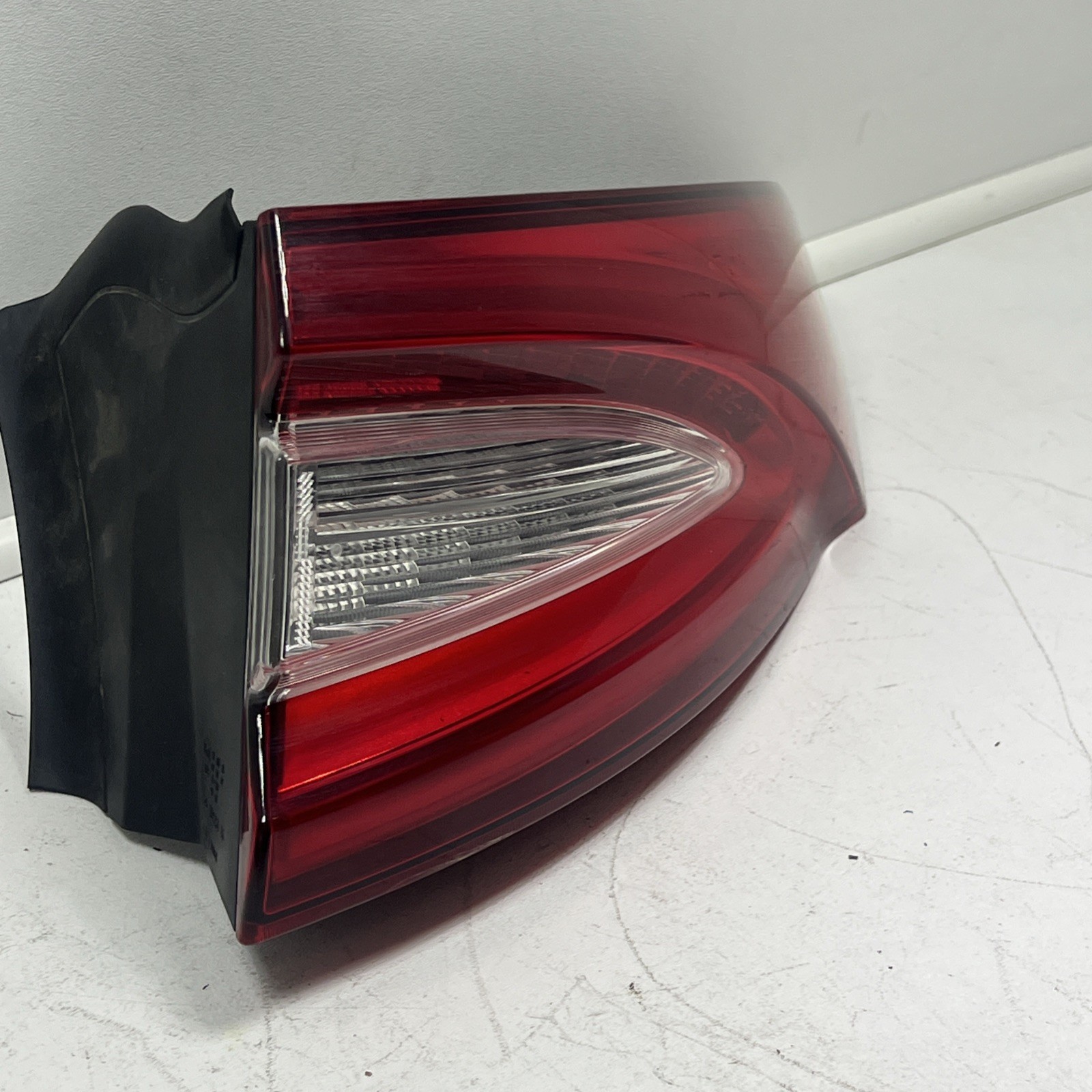 2017-2020 Maserati Levante Outer Tail Light Right Passenger SEE PICTURES DAMAGE