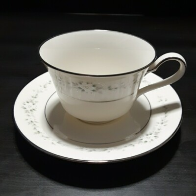 Noritake Ivory China JapanHeather 7568 Cup And Saucer Set Floral Platinum Trim