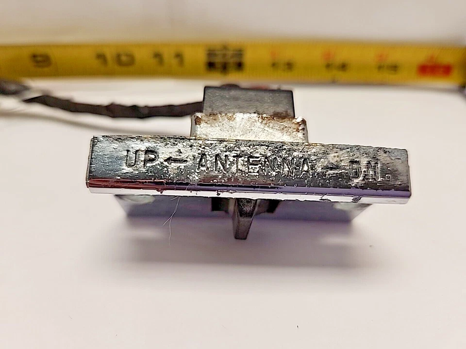 Б/у оригинальный производитель GM антенный переключатель с проводкой 1957 Oldsmobile 88/98 (799) - Изображение 3 из 4