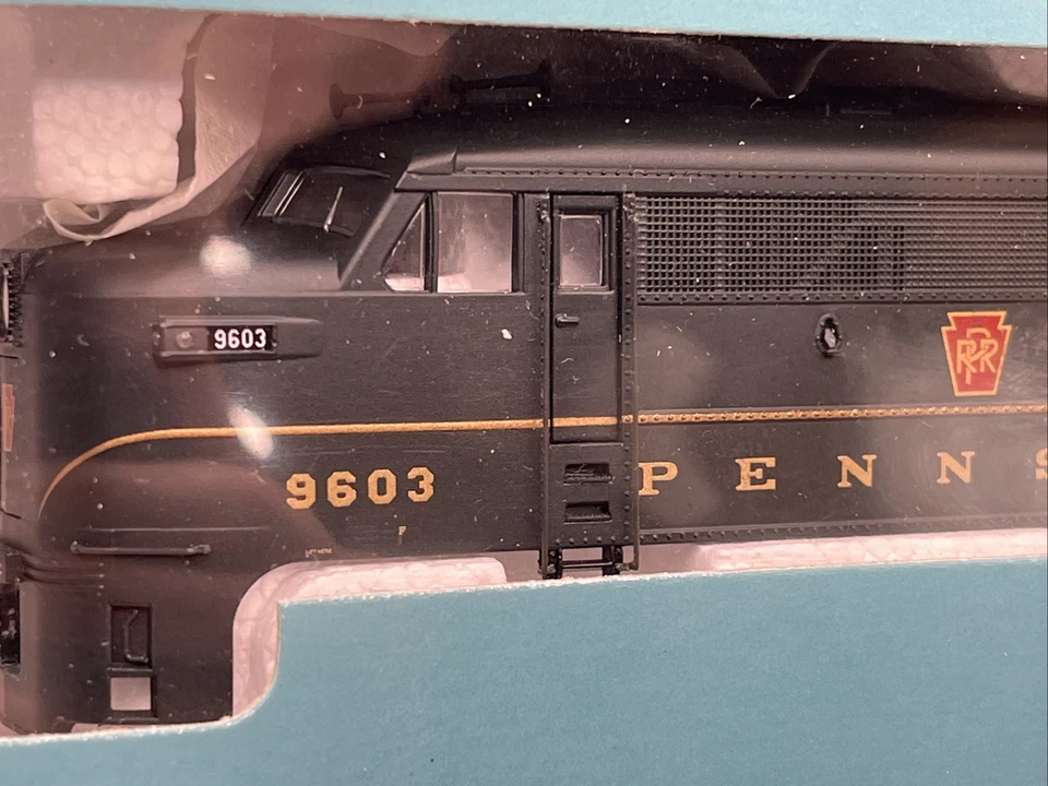 Proto 2000 Limited Edition #9603 FA1/FB1 Units Diesel DCC Added to both, Pennsy. - Image 3 of 4