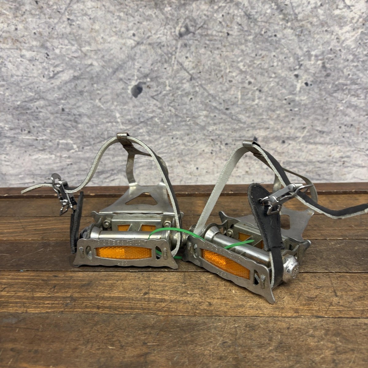 Vintage Lyotard 136R Platform Pedals 9/16 Toe Clips Reflectors