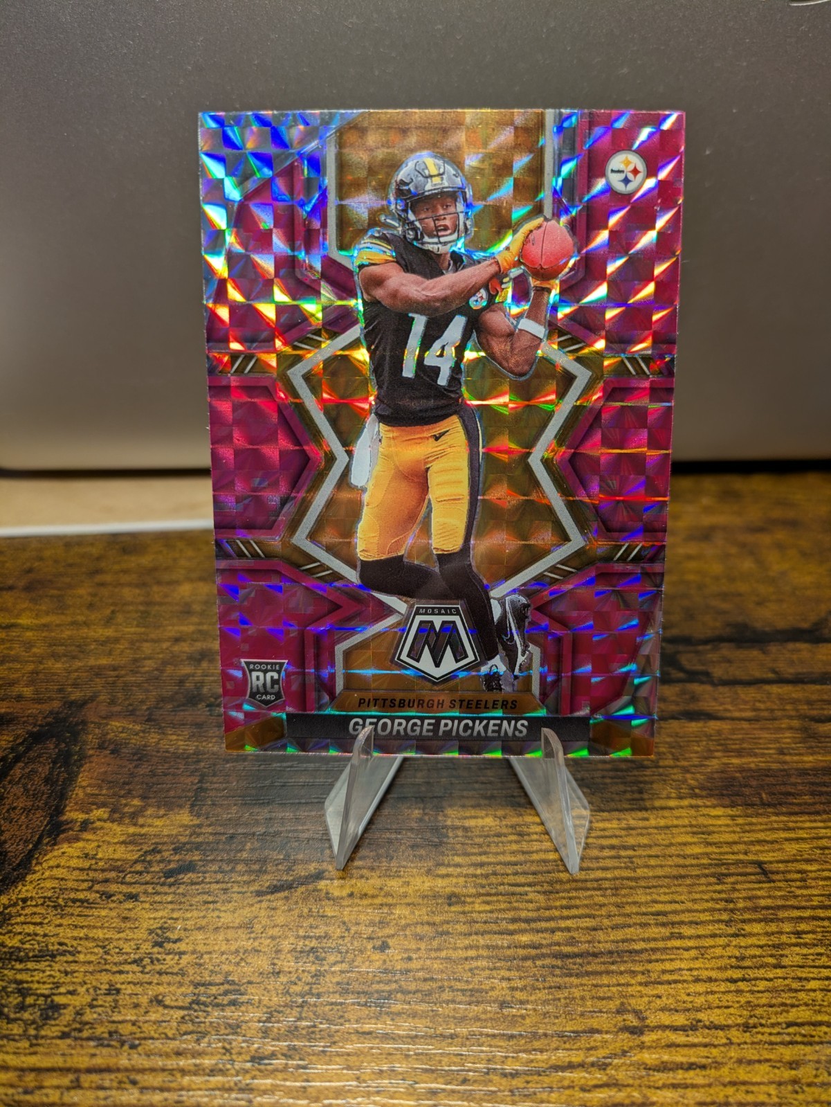 2022 Panini Mosaic - Rookies George Pickens #318 Camo Pink Mosaic Prizm (RC)