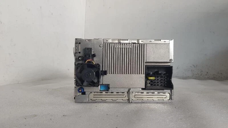 6583915903401 autoradio pour BMW SERIE 1 BERLINA (E81 E87) 2.0D 143 2004 175015 - Photo 2/4