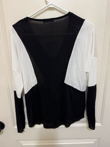 Zara WB Collection Woman’s Black & White V Neck Semi SHeer Blouse Size S NWT - Picture 2 of 2