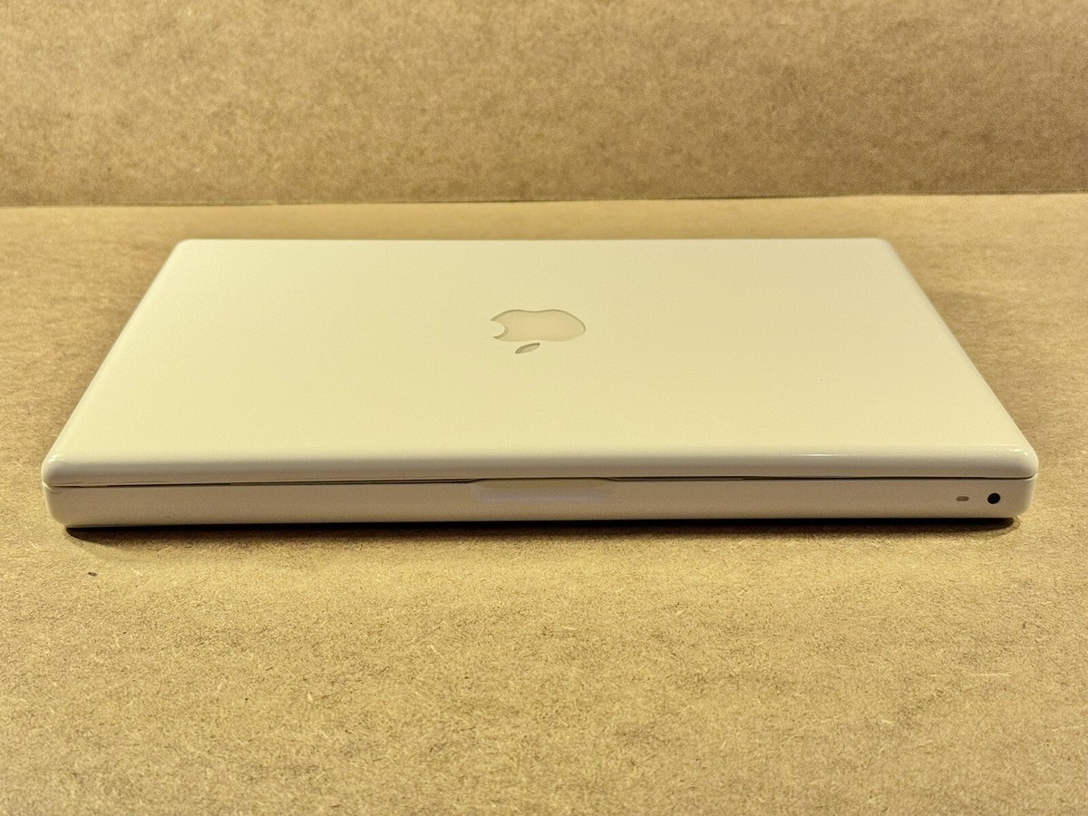 MacBook 2007 ホワイト MacBook 2007 still showing its terrific muscles til 2022