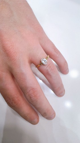 Anello Solitario Toppa Con Zircone Bianco 6x4 In Oro 18kt 750% List 385€ - Foto 2 di 5