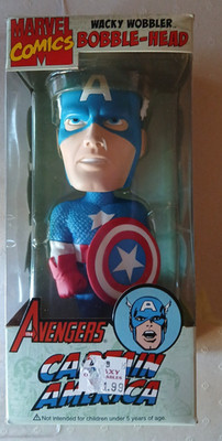 Funko Marvel Comics Wacky Wobbler Bobble-head CAPTAIN AMERICA WITH BONUS PIN