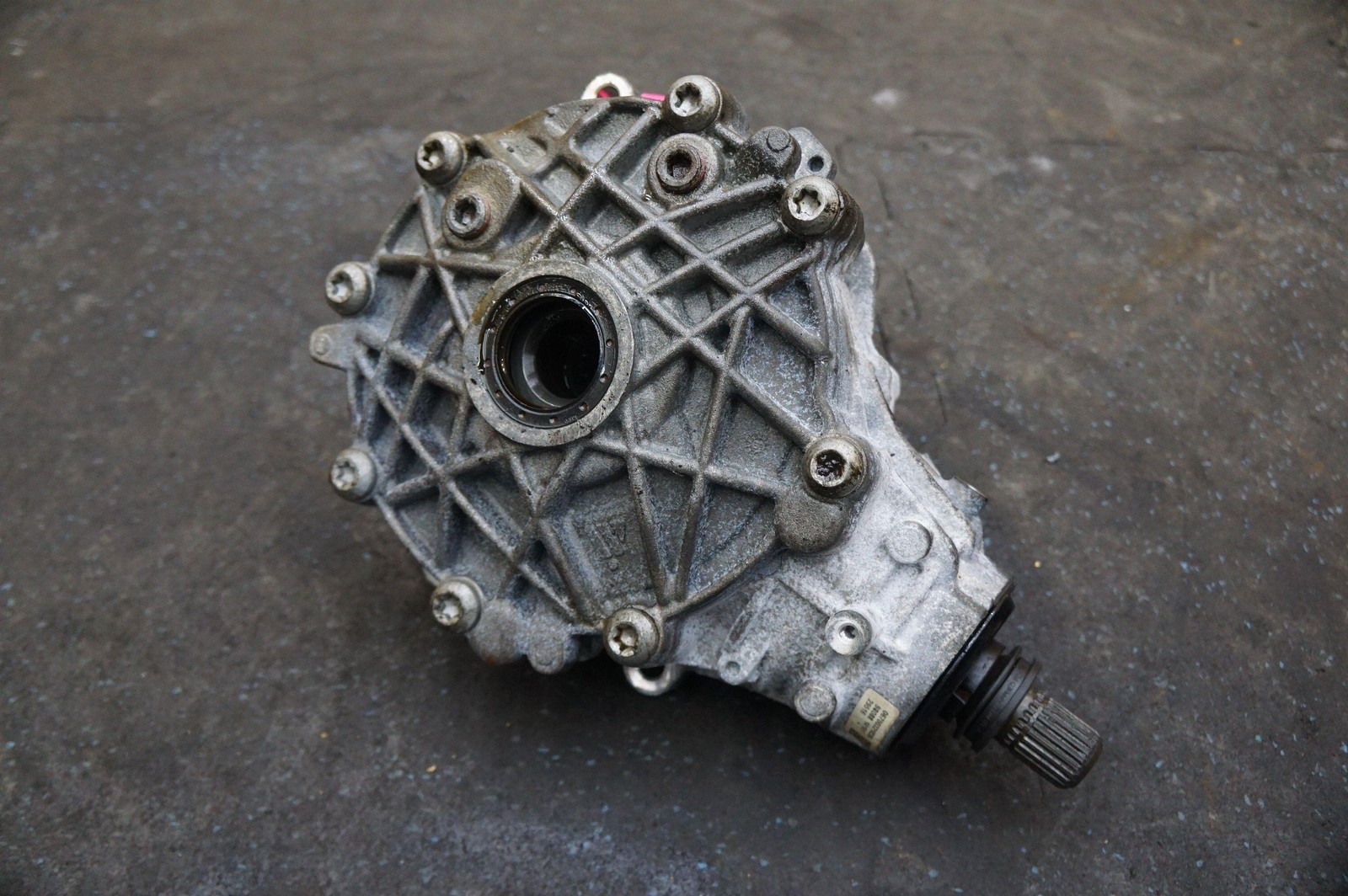 Front Axle Differential Carrier 670032183 OEM Maserati Levante 2017+; Base S