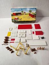 Plasticville Farm Buildings with Animals, HO scale, Kit # 2612-100, New in box