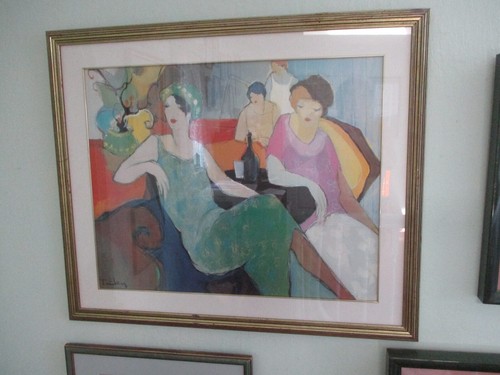 ITZCHAK TARKAY "IN THE LOUNGE" 36 X 30 GERAHMTER LITHOGRAPHIEDRUCK....