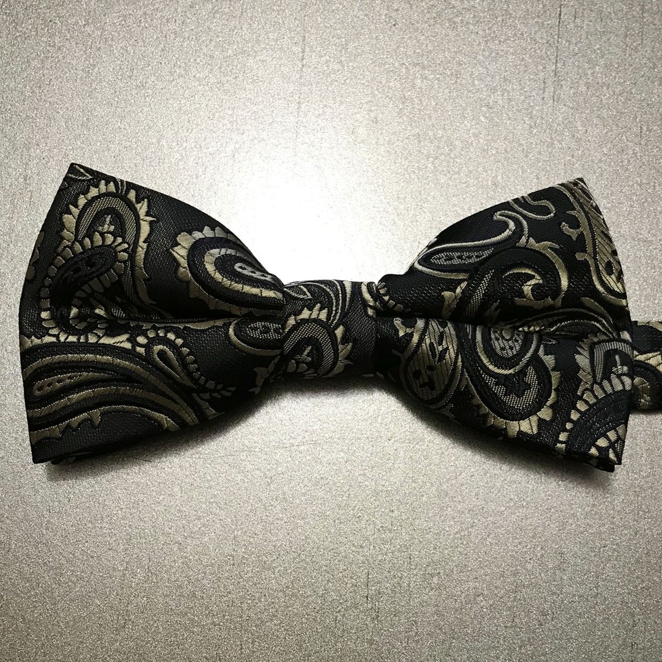 BT-77 | Solid Plum Men's Pre-Tied Bow Ties