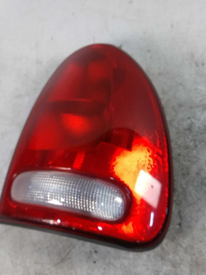 Used Right Tail Light Assembly fits: 1999 Dodge Durango Right Grade A Foto 2 de 4