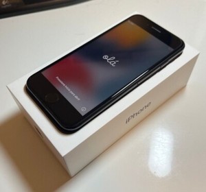 Apple iPhone 7 - 128GB - Schwarz (Ohne Simlock)