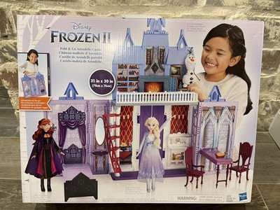 Disney Frozen II Fold \u0026 Go Arendelle 