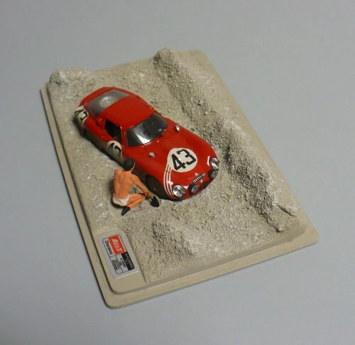 DIORAMA ALFA ROMEO TZ2 N.43 LE MANS 1965 T.ZECCOLI-J.ROSINSKI 1:43 BEST MODEL - Immagine 3 di 4