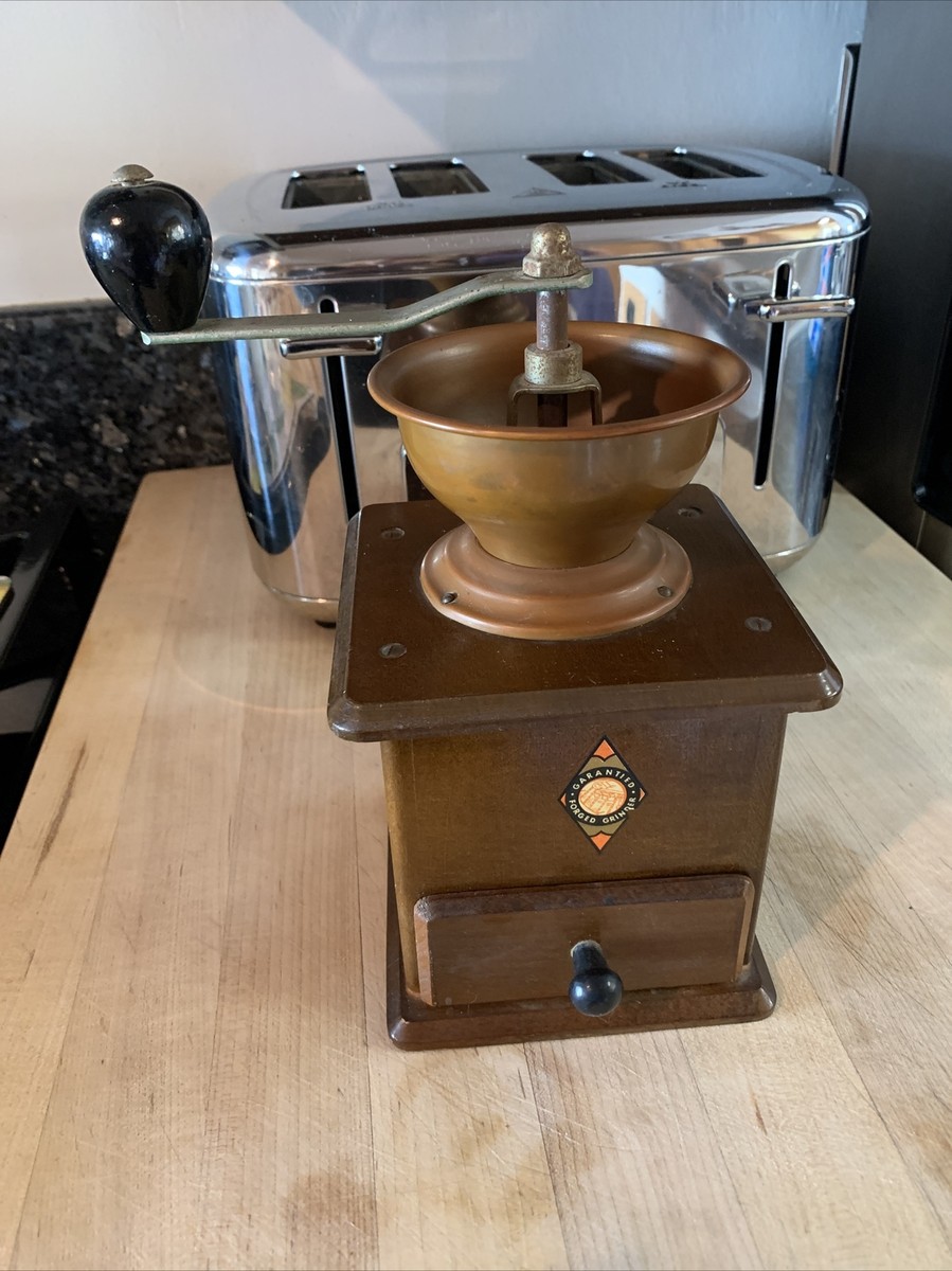 VINTAGE GARANTIED FORGED GRINDER #5104 COFFEE GRINDER MADE IN