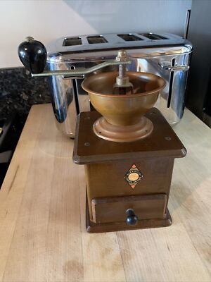 VINTAGE GARANTIED FORGED GRINDER #5104 COFFEE GRINDER MADE IN
