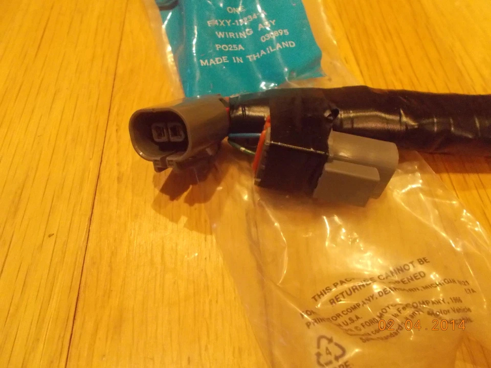 NEW OEM 1993 1994 1995 MERCURY VILLAGER HEAD LAMP SOCKET & WIRE F4XY-13234-A - Image 2 of 2