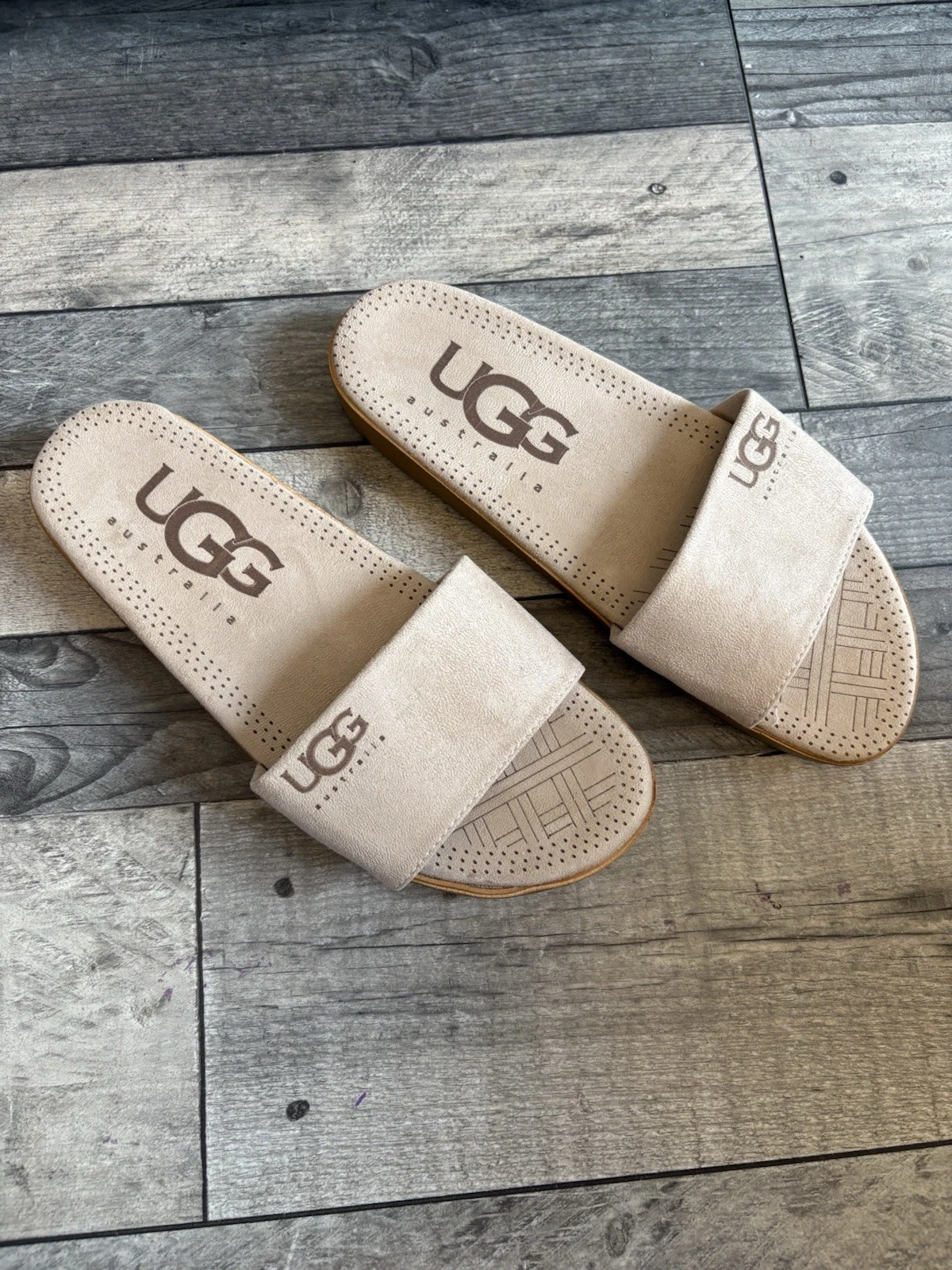 Sandali Ugg scamosciati slip on EU40 UK6 5 ottime condizioni