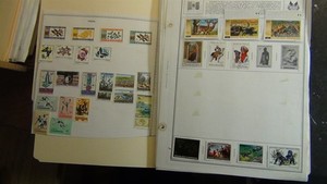 Stampsweis Rwanda collection on Harris pages est 635 Stamps to 1991