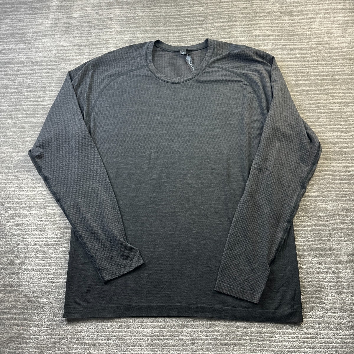 Lululemon Shirt Mens Extra Large Gray Metal Vent Tech Performance