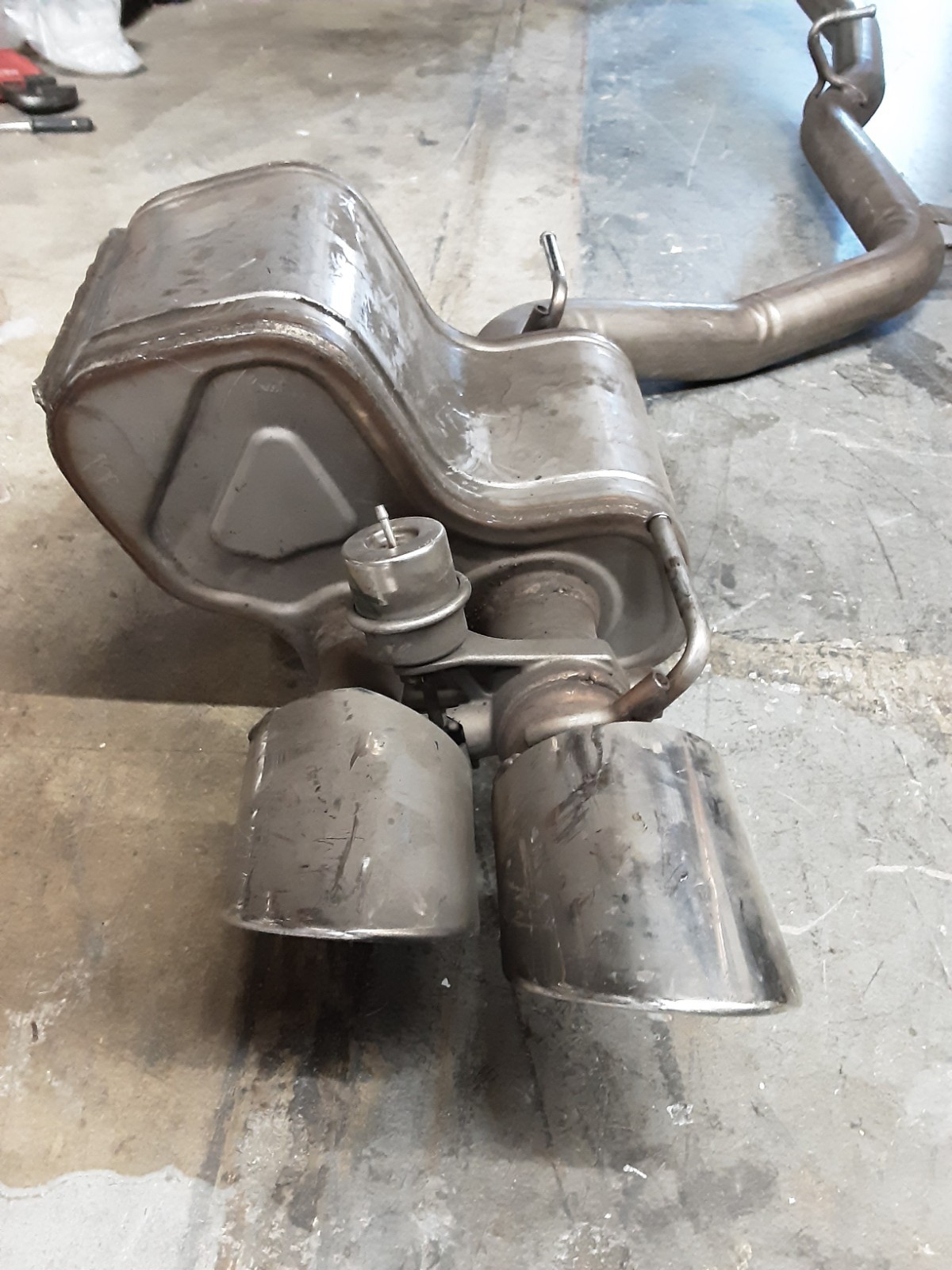 MASERATI GHIBLI LEFT REAR EXHAUST MUFFLER PIPE 2014- 2020 OEM