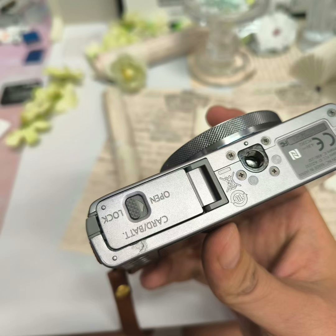 Canon PowerShot G9 X Digital Camera 20.2 MP 3X 1080i HD Video