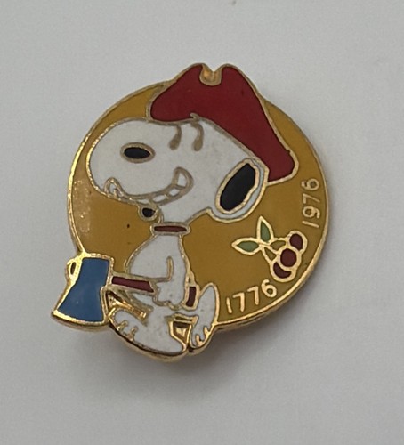 Vintage 1776 1976 Snoopy Peanuts Gang cloisonne enamel Bicentennial Pin 4th July