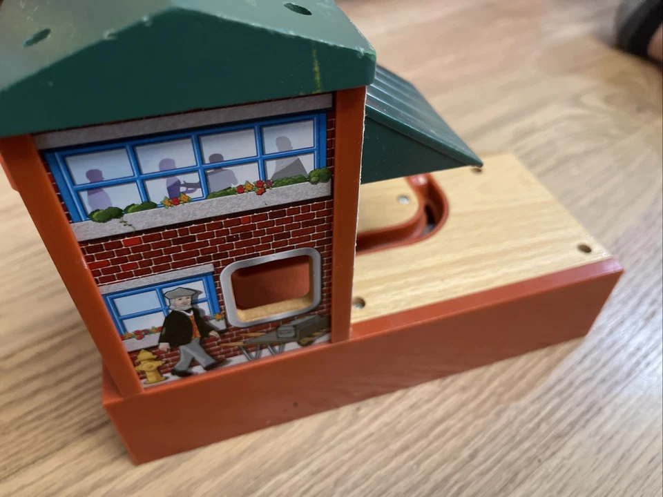 Thomas & Friends TIDMOUTH STATION Fisher-Price Wooden Railway 2013 Foto 3 de 4