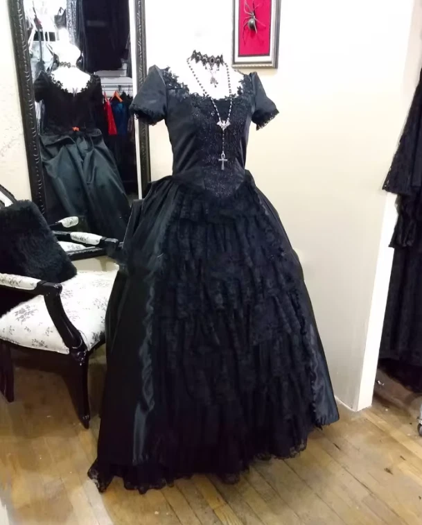 Vintage Victorian Black Wedding Dresses Gothic Short Sleeve Lace Up Plus Size - Image 3 of 4