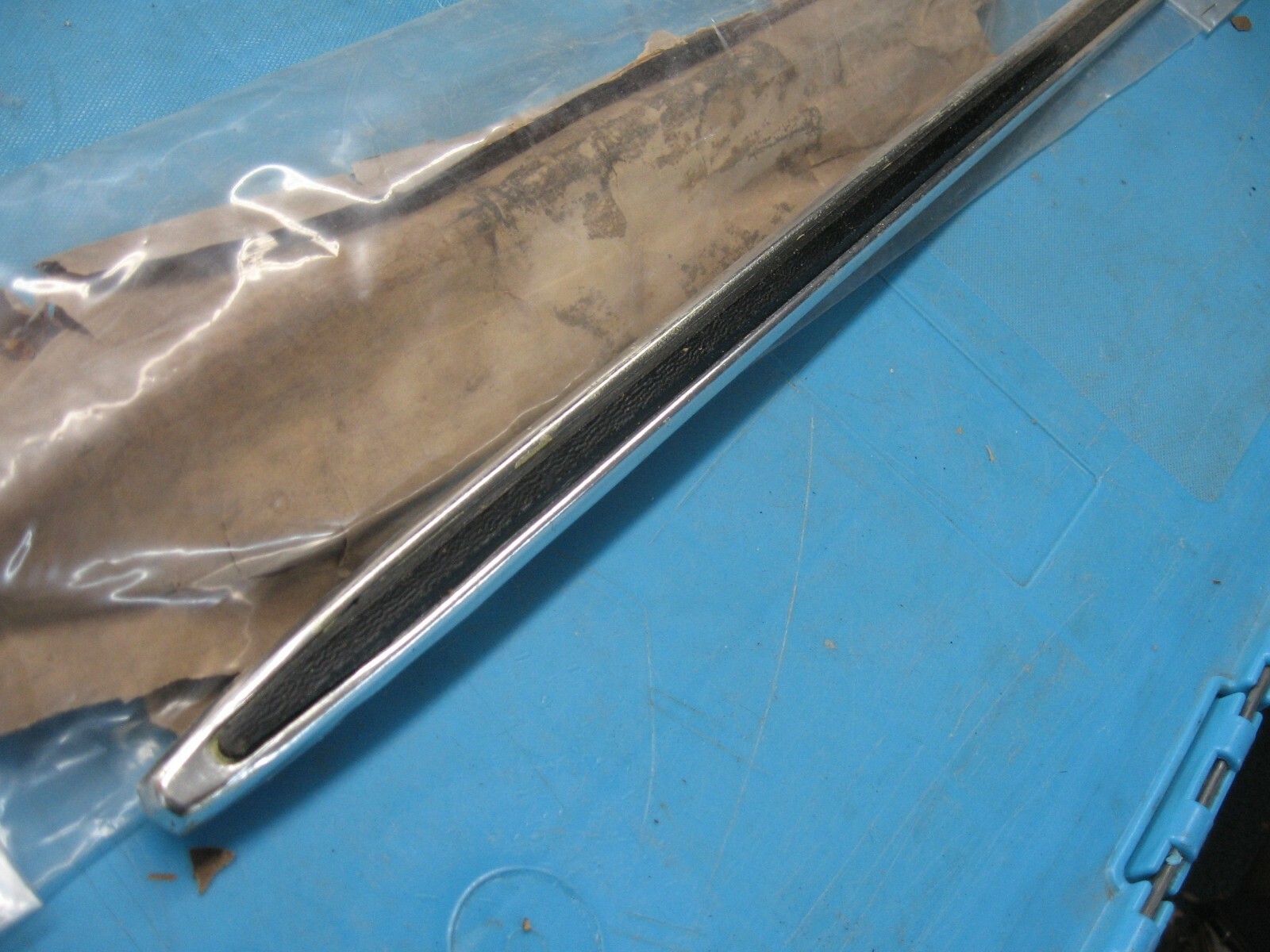 NOS Mopar 1975-76 Chrysler Cordoba quarter panel molding & black insert ...