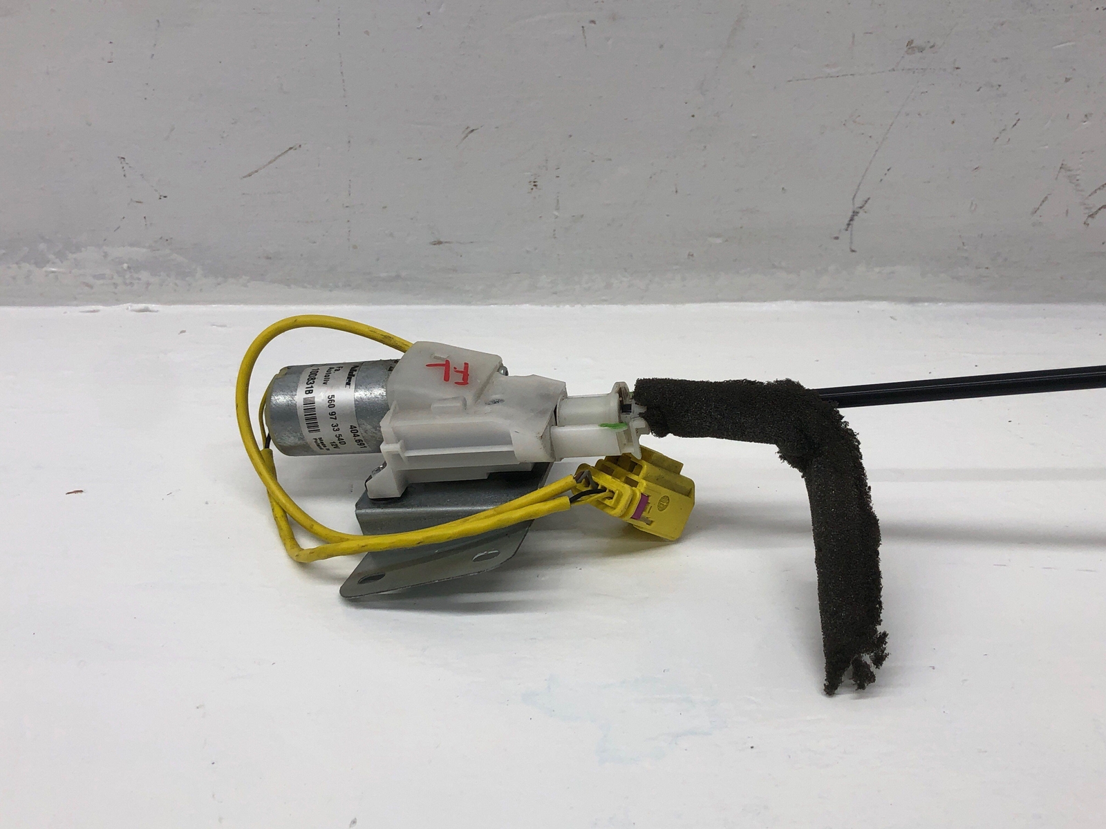 2006-2012 BENTLEY CONTINENTAL FRONT LH SEATBELT HEIGHT ADJUSTER MOTOR 560973354D