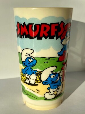 ENTZÜCKENDE VINTAGE SCHLUMPF SAFT/WASSER TASSE SCHLÜMPFE AUF EINEM PICKNICK 1980 DEKA USA 