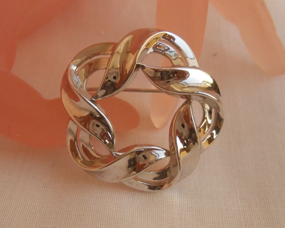 SPILLA TRIFARI (c) nastri metallo liscio colore argento anni 50 - Immagine 2 di 4