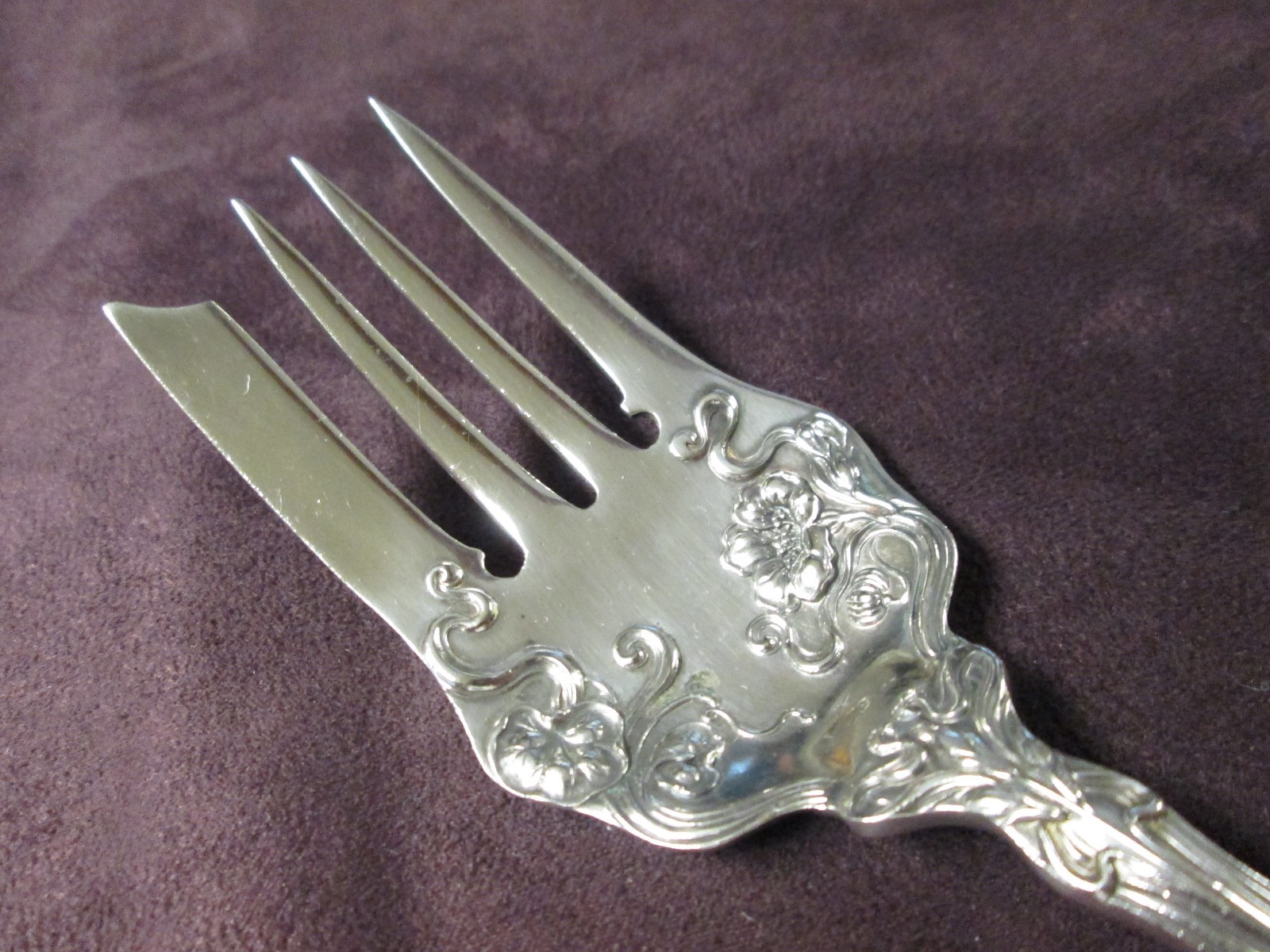 BERWICK aka DIANA Serving Fork Rogers Silverplate Art Nouveau Floral No Monogram