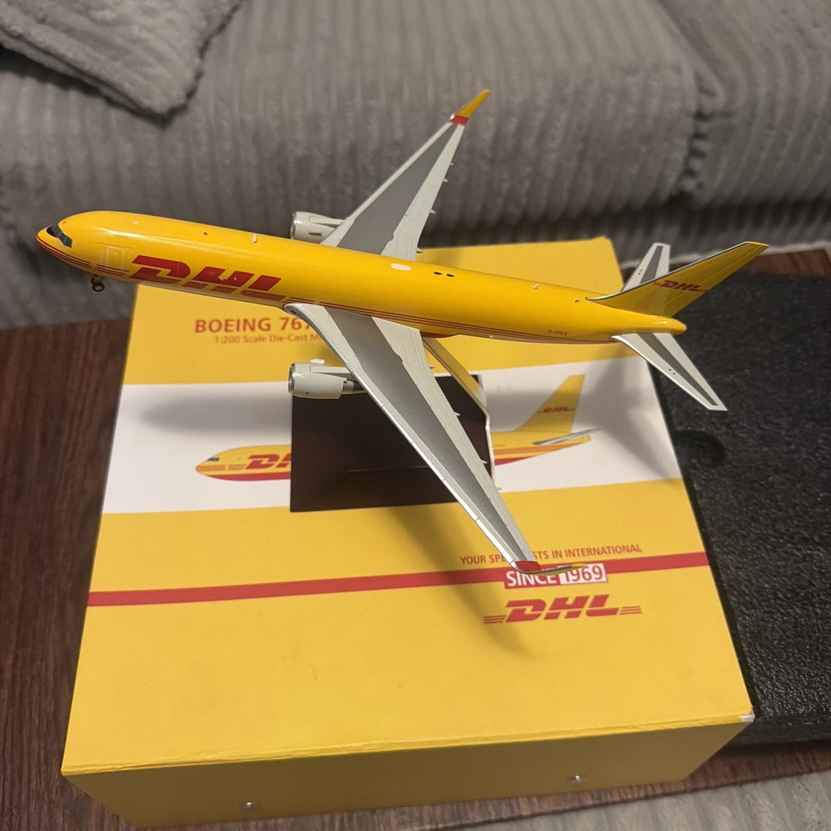 GeminiJets 1:200 DHL Boeing 767-300ER G-DHLE Die-cast Model - Mint